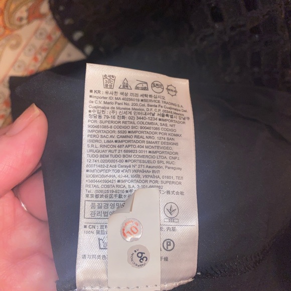 Banana Republic Eyelet Flutter
Sleeve Blouse, sz Small - Picture 11 of 12